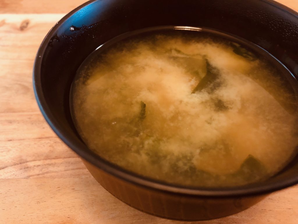 Seaweed and miso soup with water dashi soup