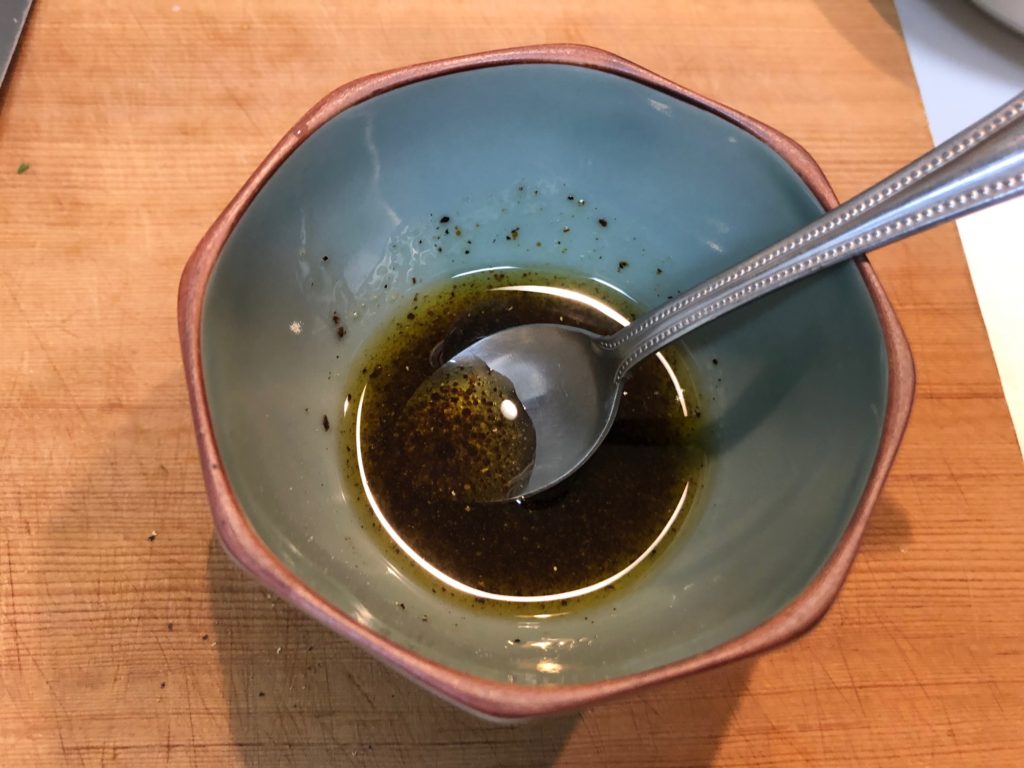 オリーブオイル・醤油・塩・こしょうの調味料